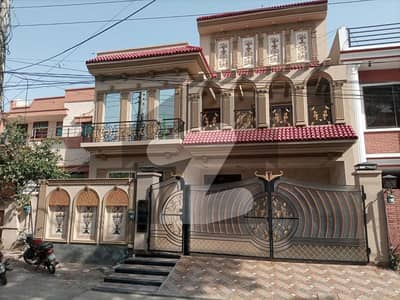 جوہر ٹاؤن لاہور میں 5 کمروں کا 12 مرلہ مکان 6.5 کروڑ میں برائے فروخت۔