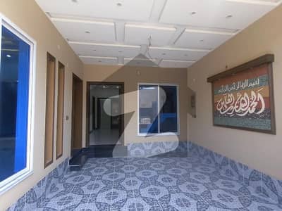 ایڈن ویلی فیصل آباد میں 4 کمروں کا 5 مرلہ مکان 2.95 کروڑ میں برائے فروخت۔