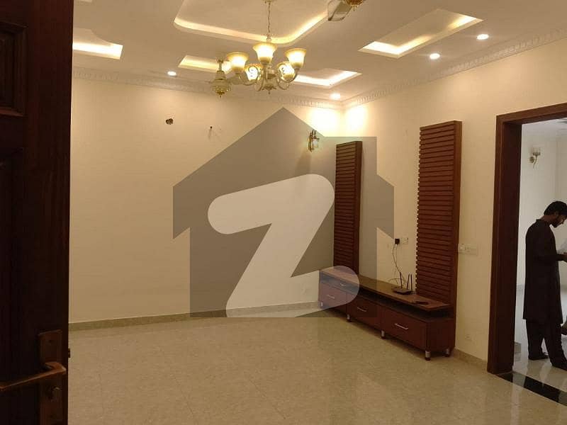8 MARLA LIKE NEW UPPER PORTION FOR RENT IN UMAR BLOCK BAHRIA TOWN LAHORE