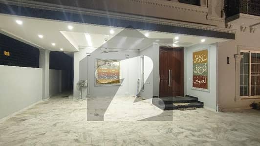 ڈی ایچ اے فیز 7 ڈیفنس (ڈی ایچ اے),لاہور میں 5 کمروں کا 1 کنال مکان 2.9 لاکھ میں کرایہ پر دستیاب ہے۔