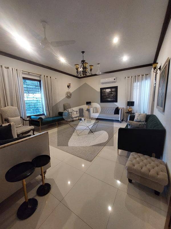 Elegant Desiner House Available For Rent