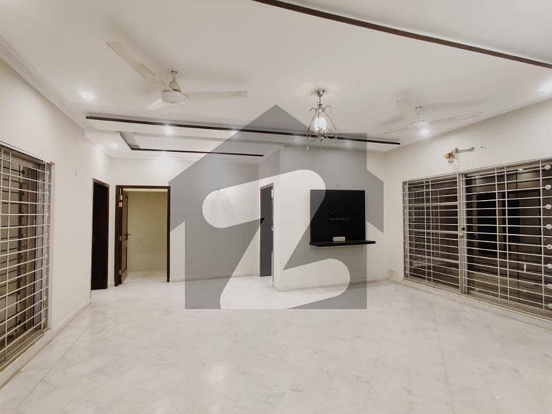 ڈی ایچ اے فیز 4 ڈیفنس (ڈی ایچ اے),لاہور میں 3 کمروں کا 1 کنال بالائی پورشن 1.0 لاکھ میں کرایہ پر دستیاب ہے۔