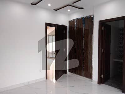 پنجاب کوآپریٹو ہاؤسنگ سوسائٹی لاہور میں 4 کمروں کا 10 مرلہ مکان 4.8 کروڑ میں برائے فروخت۔