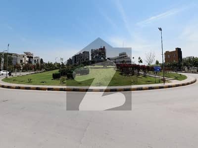 Prime Location 7 Marla Residential Plot In Central Bahria Town Phase 8 - Safari Valley For sale