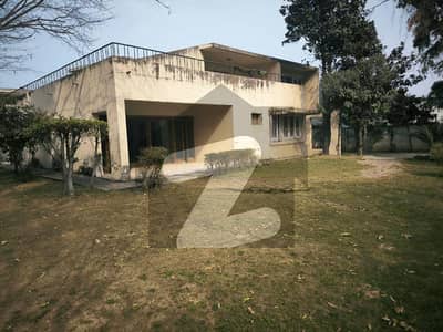 AN OLD DEMOLISHABLE HOUSE 1244 SQYRDS/ DEAD END CONRER/ EXTRLAND MORE THAN 4 KANALS/ OFF MARGLA ROAD/ F-7/3 IS AVAILABLE FOR SALE
