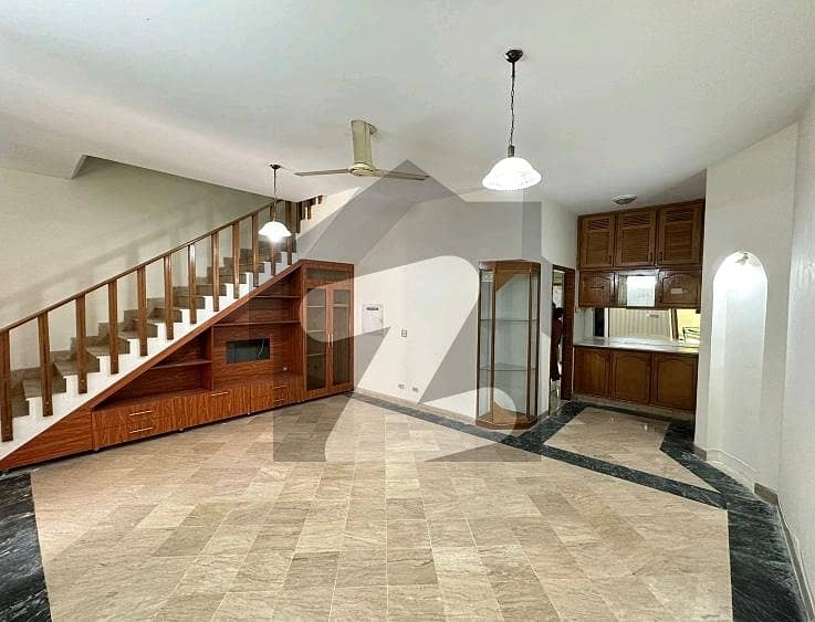 House Of 1 Kanal Available In I-8/2 House Of 1 Kanal Available In I-8/2