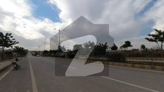 Get This Amazing 5 Marla Residential Plot Available In Top City 1 - Block E