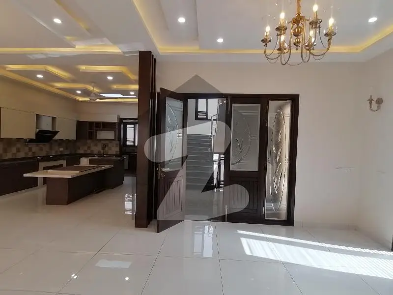 Prime Location House Sized 500 Square Yards In DHA Phase 8