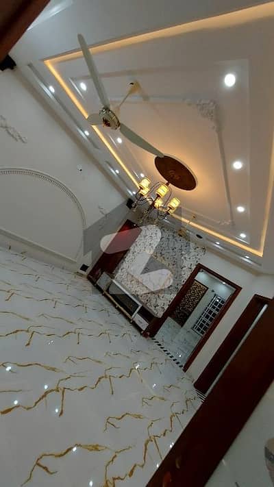 ایل ڈی اے ایوینیو ۔ بلاک جے ایل ڈی اے ایوینیو,لاہور میں 6 کمروں کا 10 مرلہ مکان 3.35 کروڑ میں برائے فروخت۔