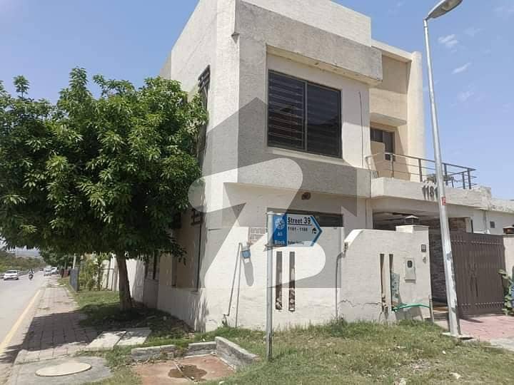 Ali Block Boulevard Corner 5 Marla House For Sale Gass Installed Neat Clean Condition No crack No Same