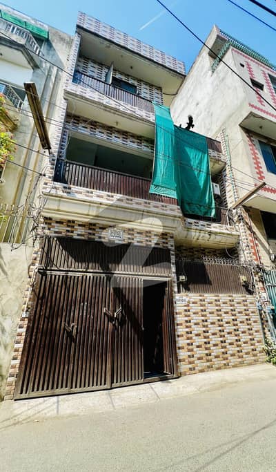 جیل روڈ لاہور میں 4 کمروں کا 4 مرلہ مکان 2.0 کروڑ میں برائے فروخت۔