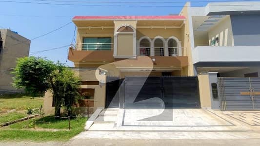 Prime Location 10 Marla House Situated In Public Health Society - Block A For Sale