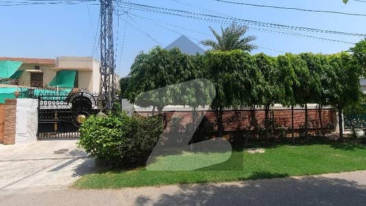 Well-constructed Prime Location House Available For sale In DHA Phase 4 - Block BB