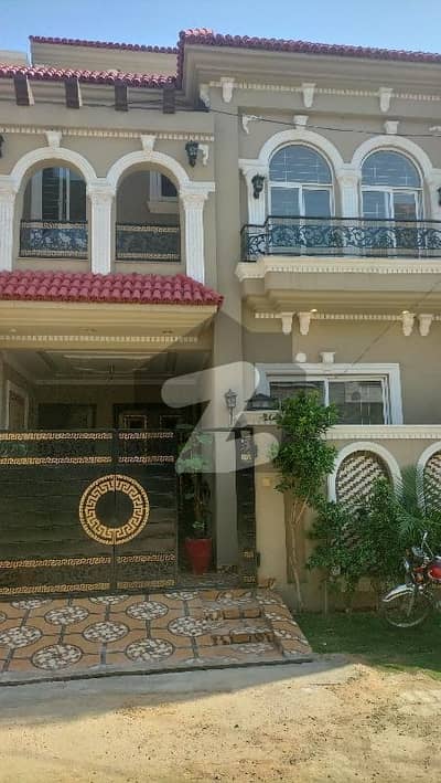 فارمانئیٹس ہاؤسنگ سکیم لاہور میں 5 کمروں کا 5 مرلہ مکان 1.8 کروڑ میں برائے فروخت۔