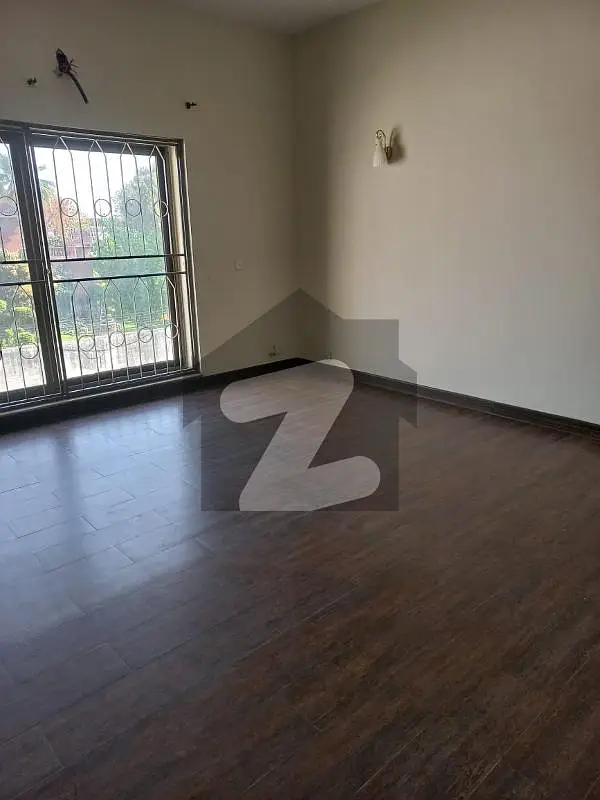 1 KANAL FULL LUXURY UPPER PORTION WITH SEPRTAE ENTRNECE AVAILABLE FOR RENT IN DHA PHASE 6