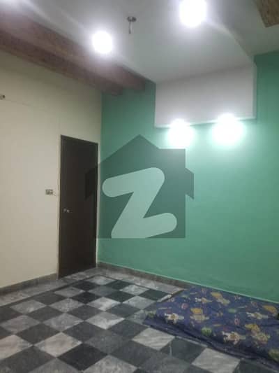 جوہر ٹاؤن لاہور میں 3 کمروں کا 3 مرلہ مکان 1.35 کروڑ میں برائے فروخت۔