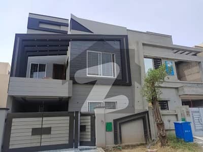 5 Marla Beautiful LDA Approved House In Modern Design Hot Location