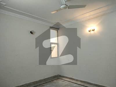 حیات آباد فیز 4 حیات آباد,پشاور میں 3 کمروں کا 10 مرلہ بالائی پورشن 60.0 ہزار میں کرایہ پر دستیاب ہے۔