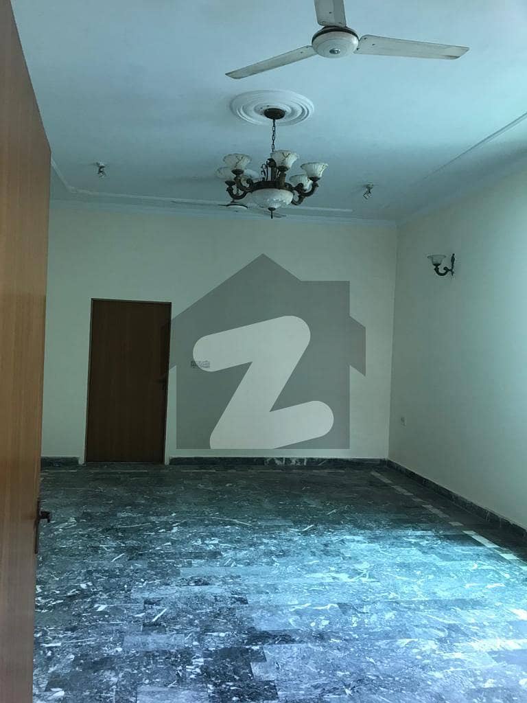 پی اے ایف کالونی لاہور میں 3 کمروں کا 6 مرلہ مکان 2.3 کروڑ میں برائے فروخت۔