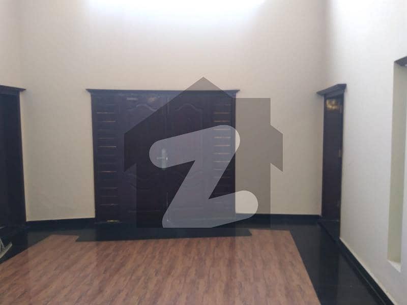 ڈی ایچ اے فیز 3 - بلاک زیڈ فیز 3,ڈیفنس (ڈی ایچ اے),لاہور میں 5 کمروں کا 1 کنال مکان 1.7 لاکھ میں کرایہ پر دستیاب ہے۔