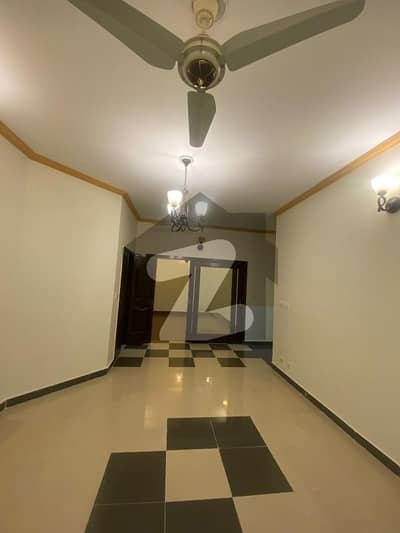 عسکری 11 ۔ سیکٹر اے عسکری 11,عسکری,لاہور میں 3 کمروں کا 10 مرلہ مکان 3.95 کروڑ میں برائے فروخت۔