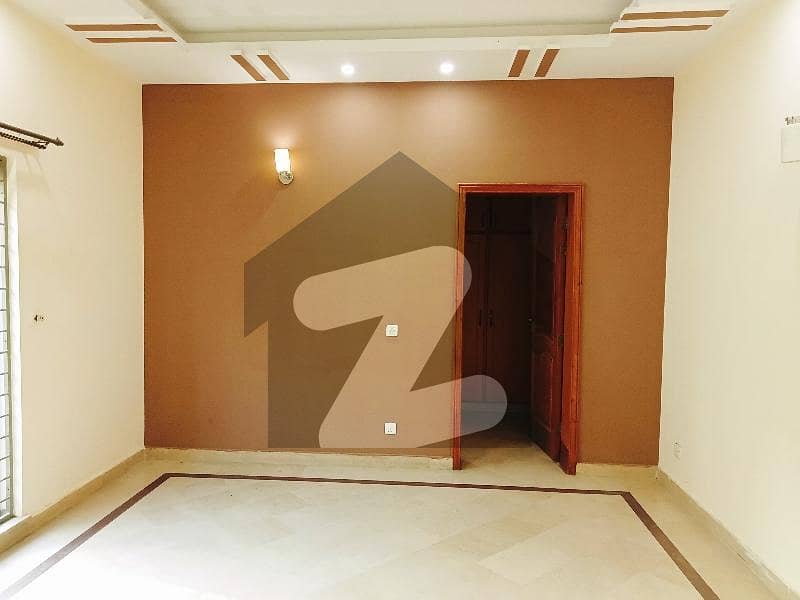 ڈی ایچ اے فیز 8 سابقہ ایئر ایوینیو ڈی ایچ اے فیز 8,ڈی ایچ اے ڈیفینس,لاہور میں 3 کمروں کا 1 کنال بالائی پورشن 85.0 ہزار میں کرایہ پر دستیاب ہے۔