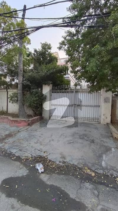 Chance Deal 300 Sq Yards Old Bungalow In Plot Price Prime Location In Dha Phase 4