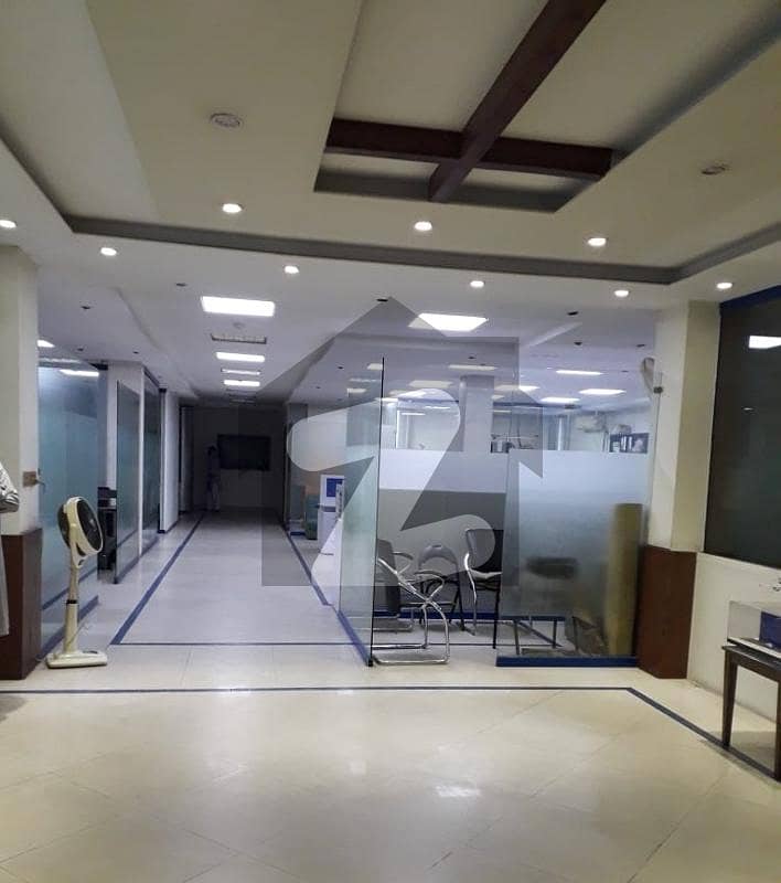 گلبرگ لاہور میں 5 کمروں کا 1 کنال دفتر 4.0 لاکھ میں کرایہ پر دستیاب ہے۔