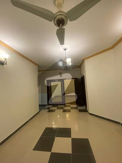 عسکری 11 ۔ سیکٹر بی عسکری 11,عسکری,لاہور میں 4 کمروں کا 12 مرلہ مکان 5.2 کروڑ میں برائے فروخت۔