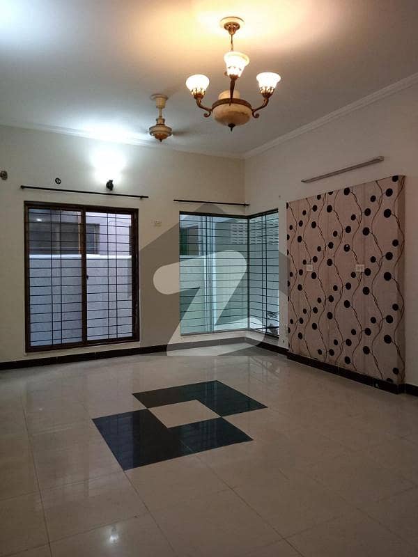 Prime Location 10 Marla House Available For Rent In Askari 10