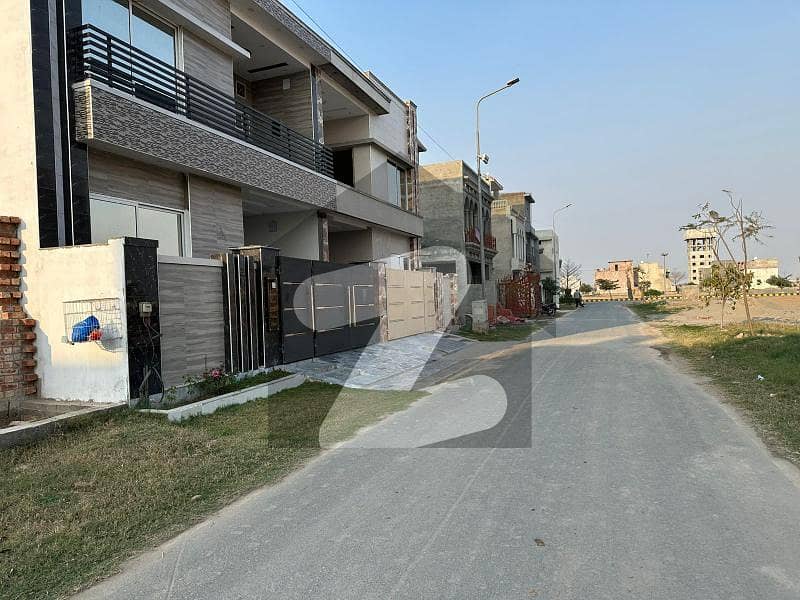 10 Marla High Demand 85 Feet Road Plot For Sale in Diamond Block Park View City Lahore