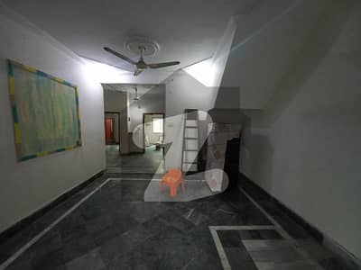 علامہ اقبال ٹاؤن ۔ پاک بلاک علامہ اقبال ٹاؤن,لاہور میں 2 کمروں کا 10 مرلہ بالائی پورشن 60.0 ہزار میں کرایہ پر دستیاب ہے۔