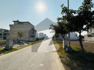 5 Marla Accessible Location Developed Area Plot For Sale in Diamond Block Park View City Lahore