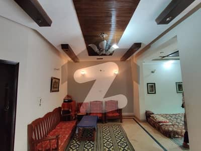 جوہر ٹاؤن فیز 2 جوہر ٹاؤن,لاہور میں 3 کمروں کا 5 مرلہ مکان 2.2 کروڑ میں برائے فروخت۔