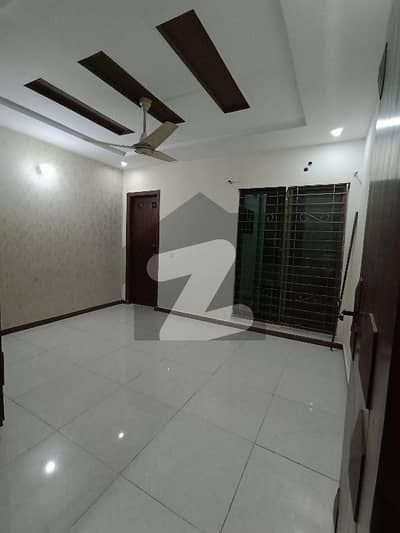 ایڈن بولیوارڈ ہاؤسنگ سکیم کالج روڈ,لاہور میں 4 کمروں کا 5 مرلہ مکان 1.9 کروڑ میں برائے فروخت۔