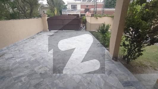 ڈی ایچ اے فیز 1 ڈیفنس (ڈی ایچ اے),لاہور میں 7 کمروں کا 1 کنال مکان 2.4 لاکھ میں کرایہ پر دستیاب ہے۔