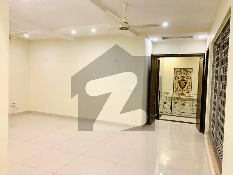 BEAUTIFULL10 MARLA UPPER PORTION AVALIABLE FOR RENT IN DHA PHASE 1.