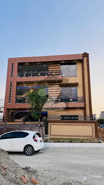 فیصل ٹاؤن - ایف ۔ 18 اسلام آباد میں 6 کمروں کا 10 مرلہ مکان 4.6 کروڑ میں برائے فروخت۔