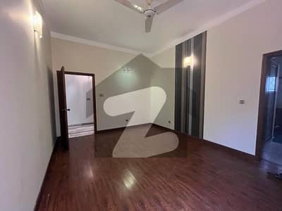 1 Kanal Slightly Used Lower Portion Available For Rent In DHA Ph 3 Hot Location