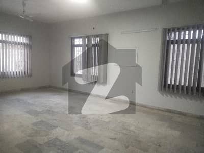 گلشنِ اقبال ٹاؤن کراچی میں 7 کمروں کا 16 مرلہ مکان 1.75 لاکھ میں کرایہ پر دستیاب ہے۔