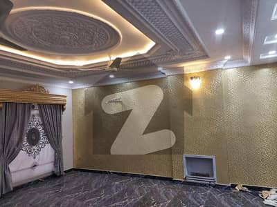 ماڈل ٹاؤن لاہور میں 3 کمروں کا 1 کنال بالائی پورشن 1.4 لاکھ میں کرایہ پر دستیاب ہے۔
