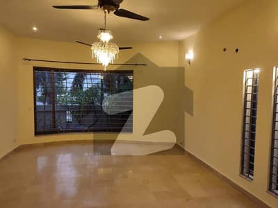 4 BEDROOMS UPPER PORTION IS AVAILABLE FOR RENT.