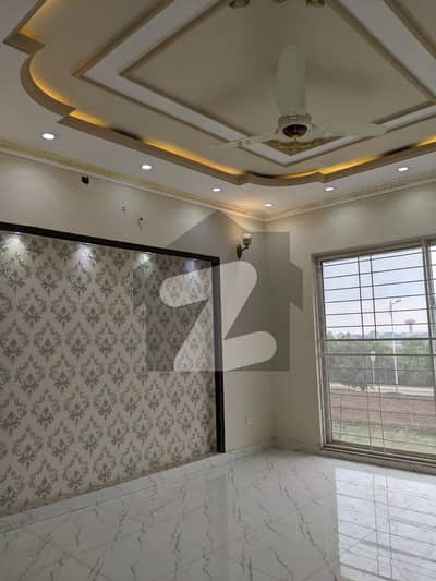 10 Marla Like New House With Gas Available For Rent In Bahria Town Lahore.