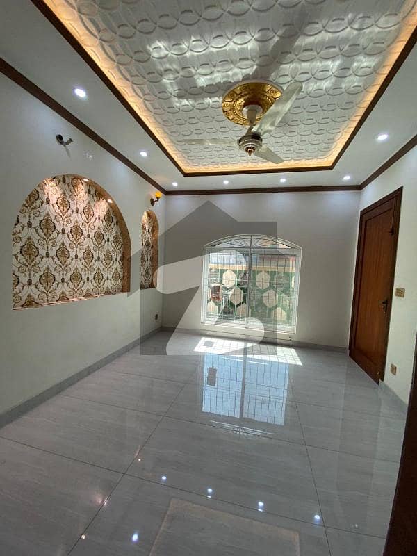 سینٹرل پارک ہاؤسنگ سکیم لاہور میں 5 کمروں کا 10 مرلہ مکان 3.0 کروڑ میں برائے فروخت۔