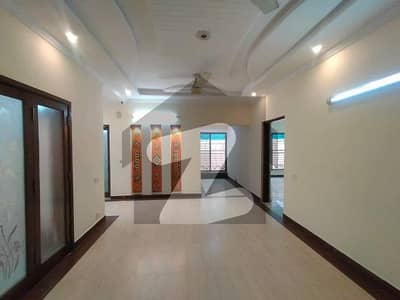 10 Marla Like New Facing Park House With Gas Available For Rent In Bahria Town Lahore