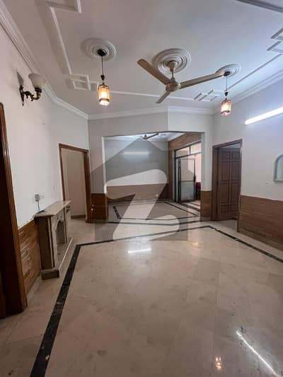 ایف ۔ 11 اسلام آباد میں 5 کمروں کا 10 مرلہ مکان 2.4 لاکھ میں کرایہ پر دستیاب ہے۔