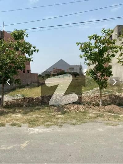 EXCELLENT LEVEL PLOT ON GROUND NEAR TO PARK READY TO CONSTRUCT IS FOR SALE