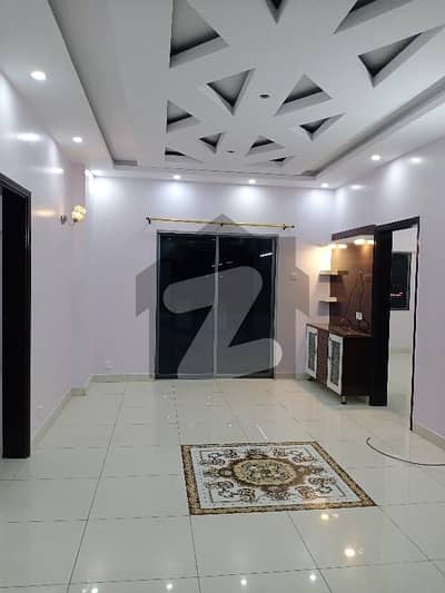 صائمہ رائل ریزیڈینسی راشد منہاس روڈ,کراچی میں 3 کمروں کا 8 مرلہ فلیٹ 2.75 کروڑ میں برائے فروخت۔