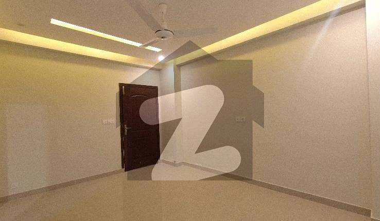 عسکری 11 - سیکٹر ڈی عسکری 11,عسکری,لاہور میں 3 کمروں کا 10 مرلہ فلیٹ 3.05 کروڑ میں برائے فروخت۔