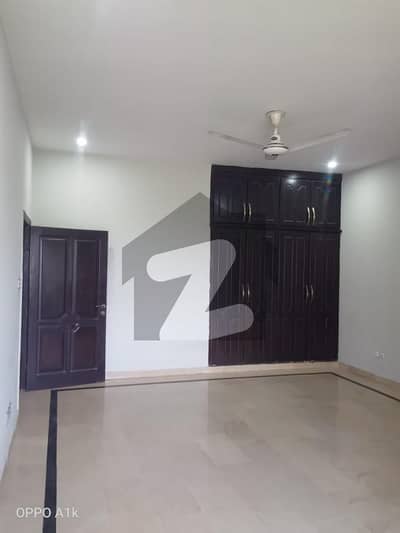 14 Marla Upper Portion 3 Bedrooms Available For Rent